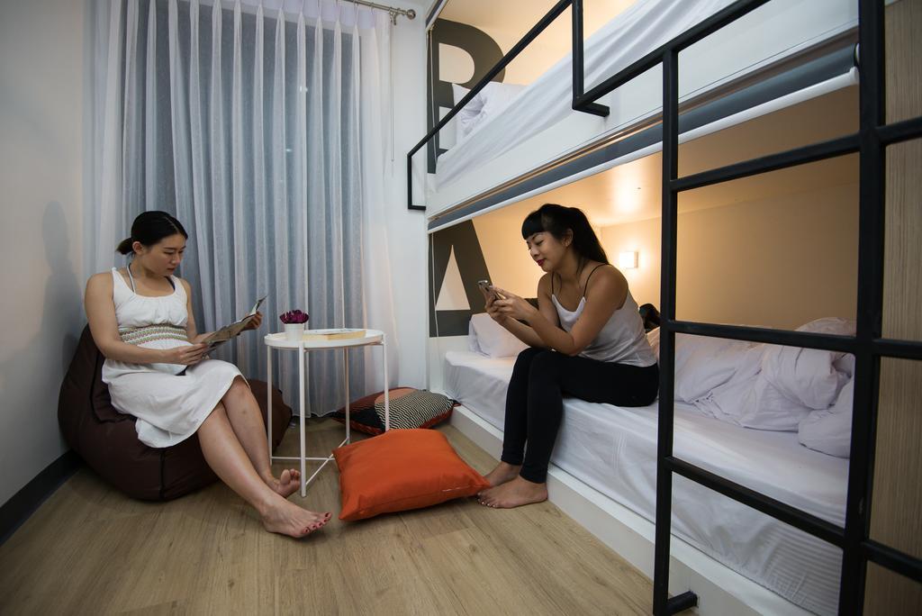 Monkeynap Hostel Bangkok Exterior photo