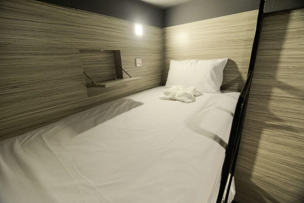 Monkeynap Hostel Bangkok Exterior photo