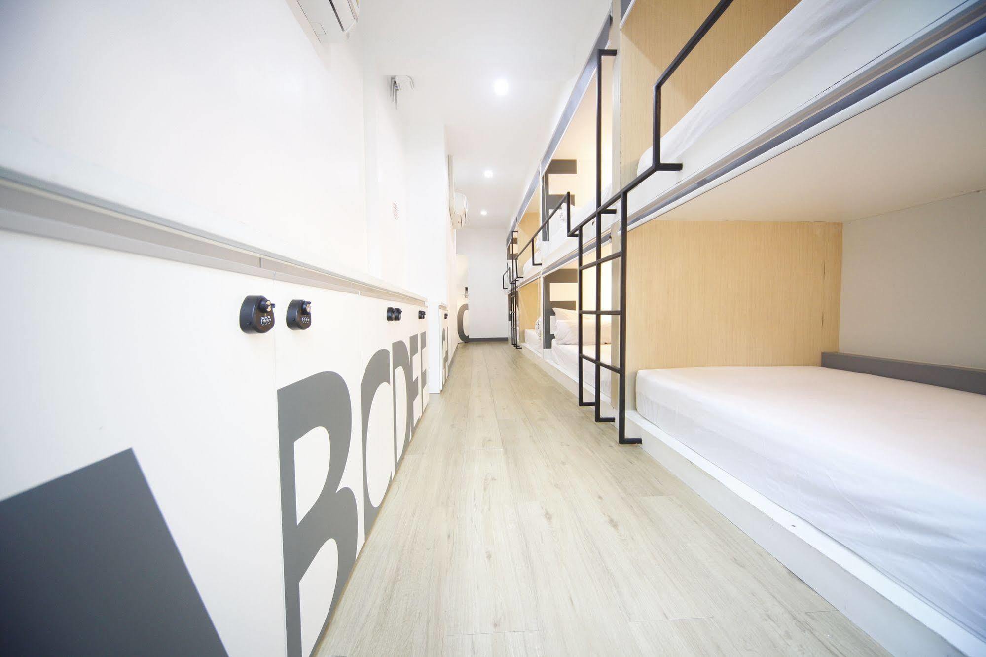 Monkeynap Hostel Bangkok Exterior photo