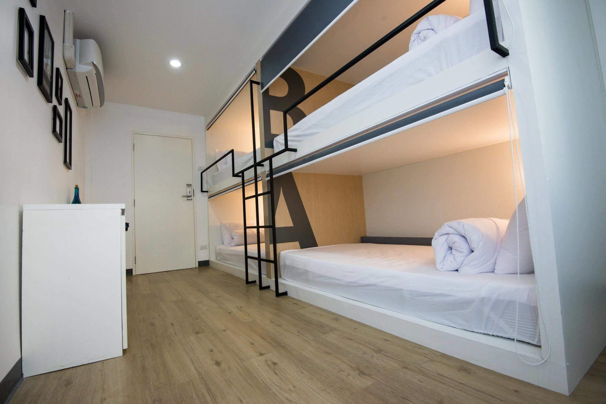 Monkeynap Hostel Bangkok Exterior photo